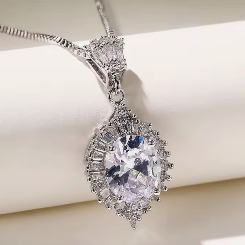 ⚜️Timeless Oval CZ Diamond Halo Pendant Necklace